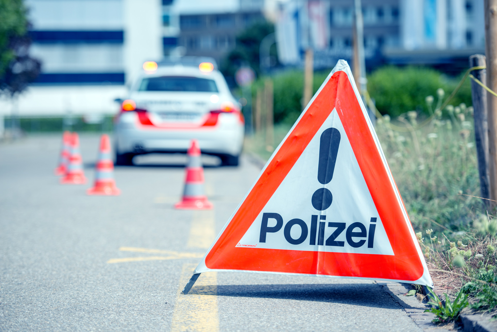 Rätselhafter Vorfall in Neftenbach: Autofahrer findet schwer verletzten Mann auf Strasse