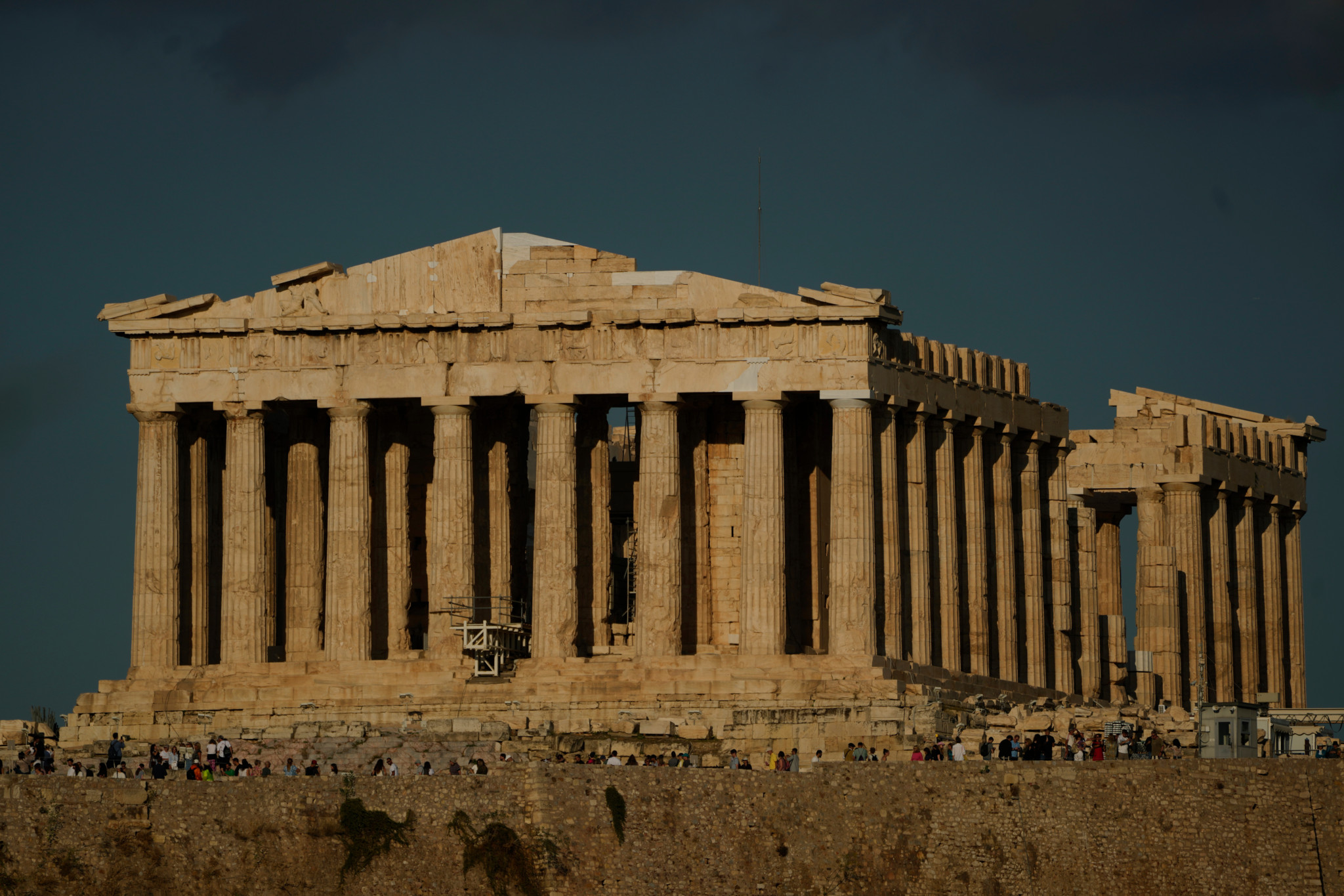 Scaffolding removed, Parthenon briefly visible