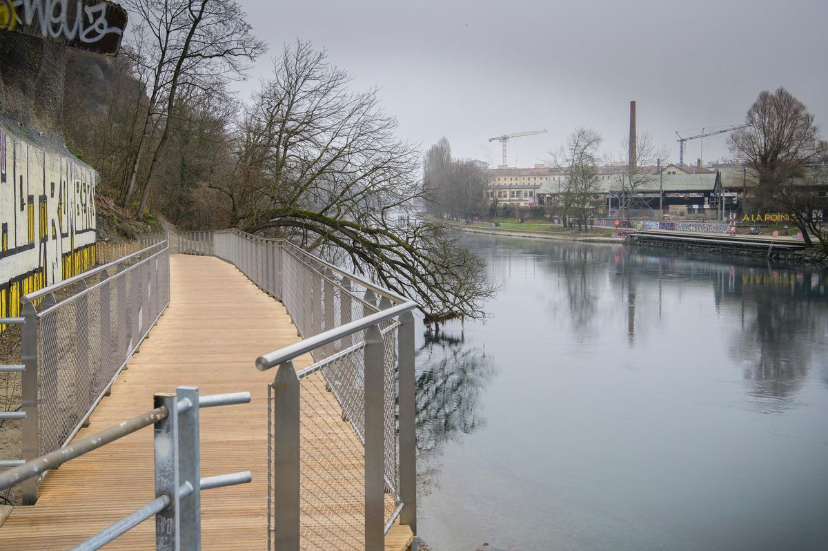 Nouvelle passerelle à ciel ouvert, sur le sentier des Falaises, après une dernière phase de travaux débutés le 16 septembre 2024 et achevés le 20 décembre de la même année.