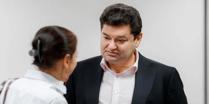 Jachten-Luxusanwesen-und-Shoppingtrips-Das-Luxusleben-der-ukrainischen-Oligarchen-an-der-C-te-d-Azur