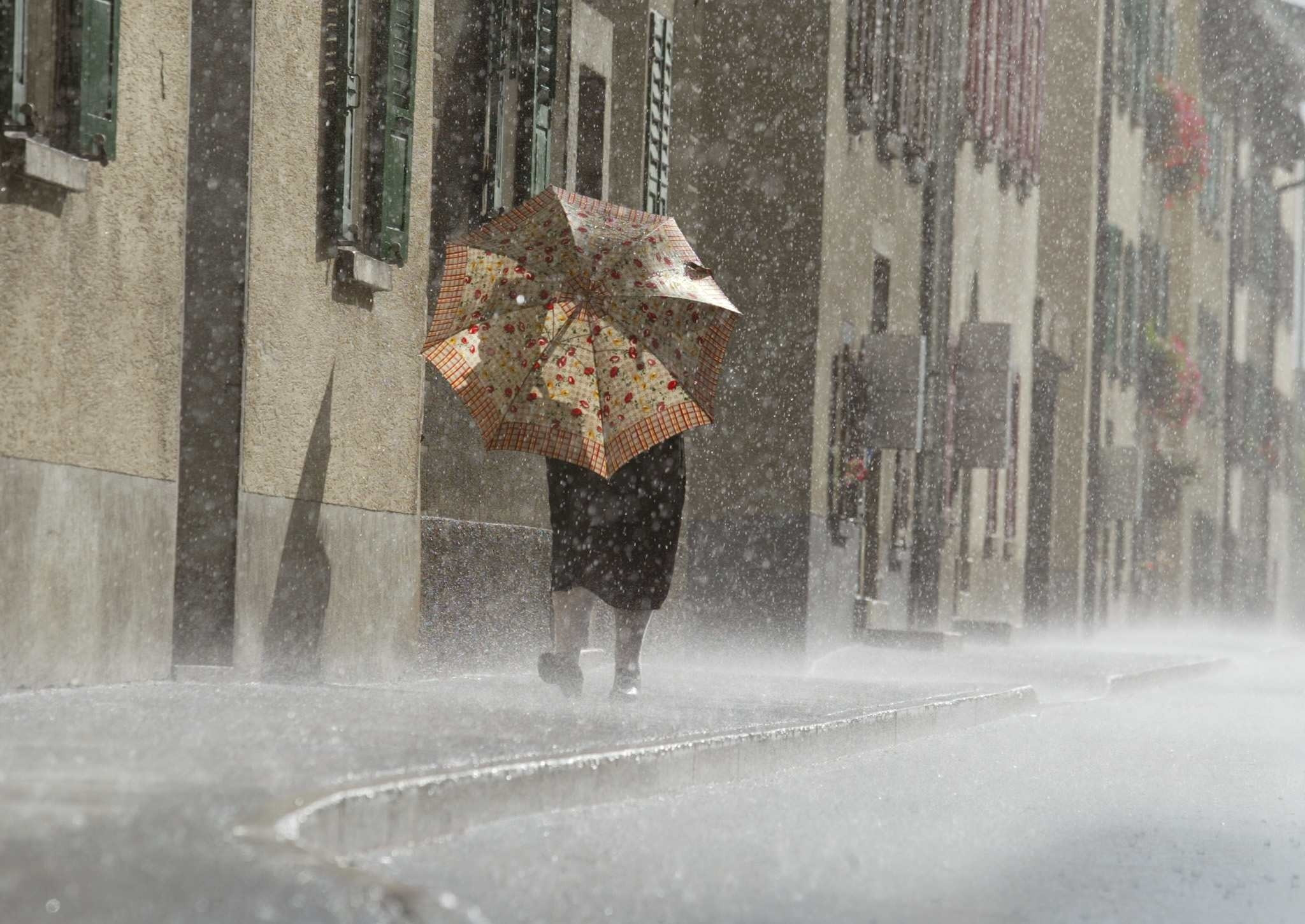 Unwetter Im Tessin Bis 200 Liter Regen Pro Quadratmeter unwetter-im-tessin-bis-200-liter-regen-pro-quadratmeter