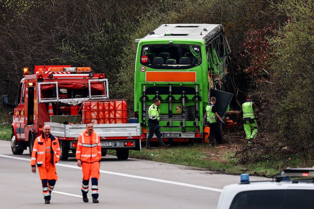 Un autobus de Flixbus a dévié de la route et a eu un accident, les secours sont dépêchés sur place