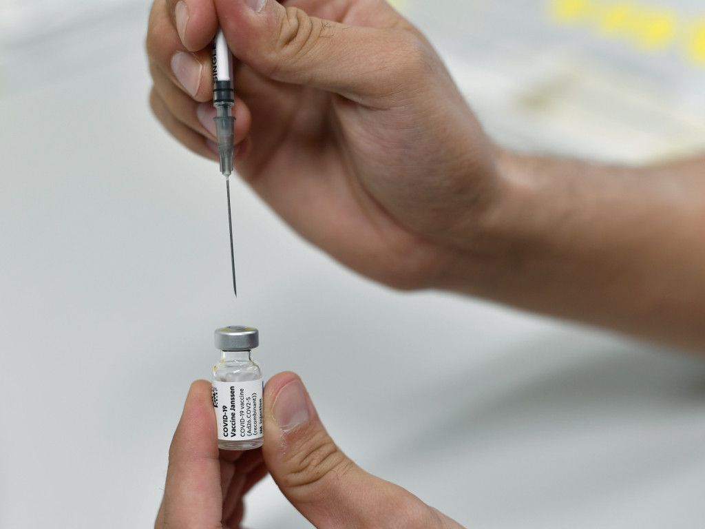 Kein-Praxisentzug-Z-rcher-Arzt-verabreichte-256-abgelaufene-Coronaimpfungen
