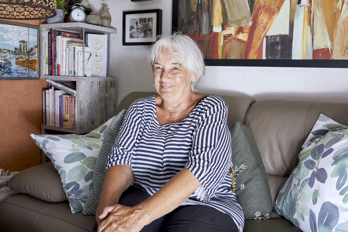 Comme Huguette dans son coquet mobile home entouré d’un jardinet verdoyant, de nombreuses femmes choisissent de vivre à l’année au camping une fois la retraite venue.