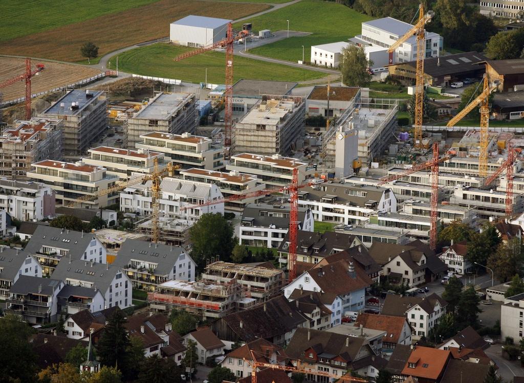 Billige Kredite befeuern den Bauboom. HIer ein Bild einer Überbauung in der Nähe von Zürich. 