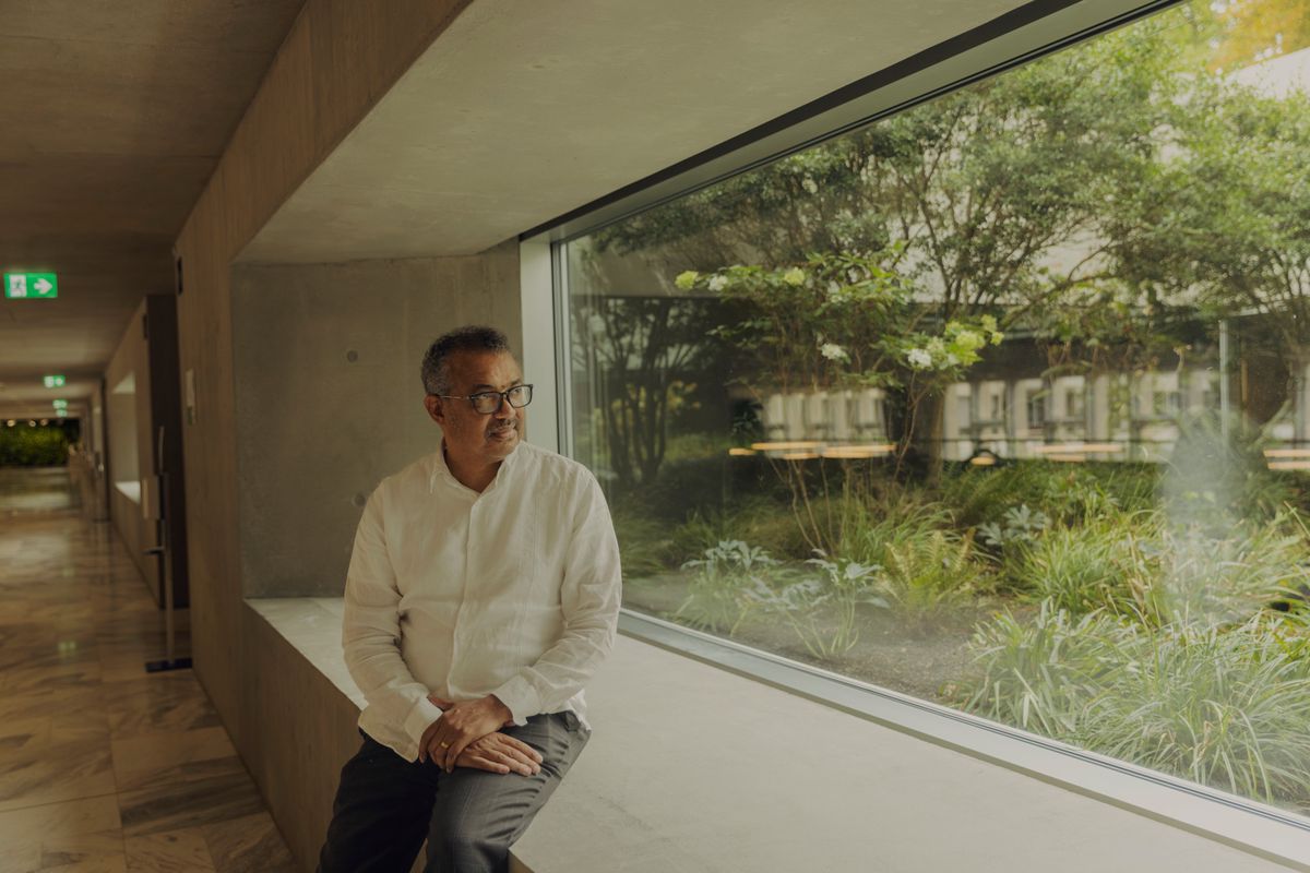 WHO-Chefd Tedros Adhanom Ghebreyesus auf dem Campus der World Healt Organization in Genf. Nicht nur die Pandemie, auch die persönlichen Angriffe sollen ihm schwer zu schaffen gemacht haben. 