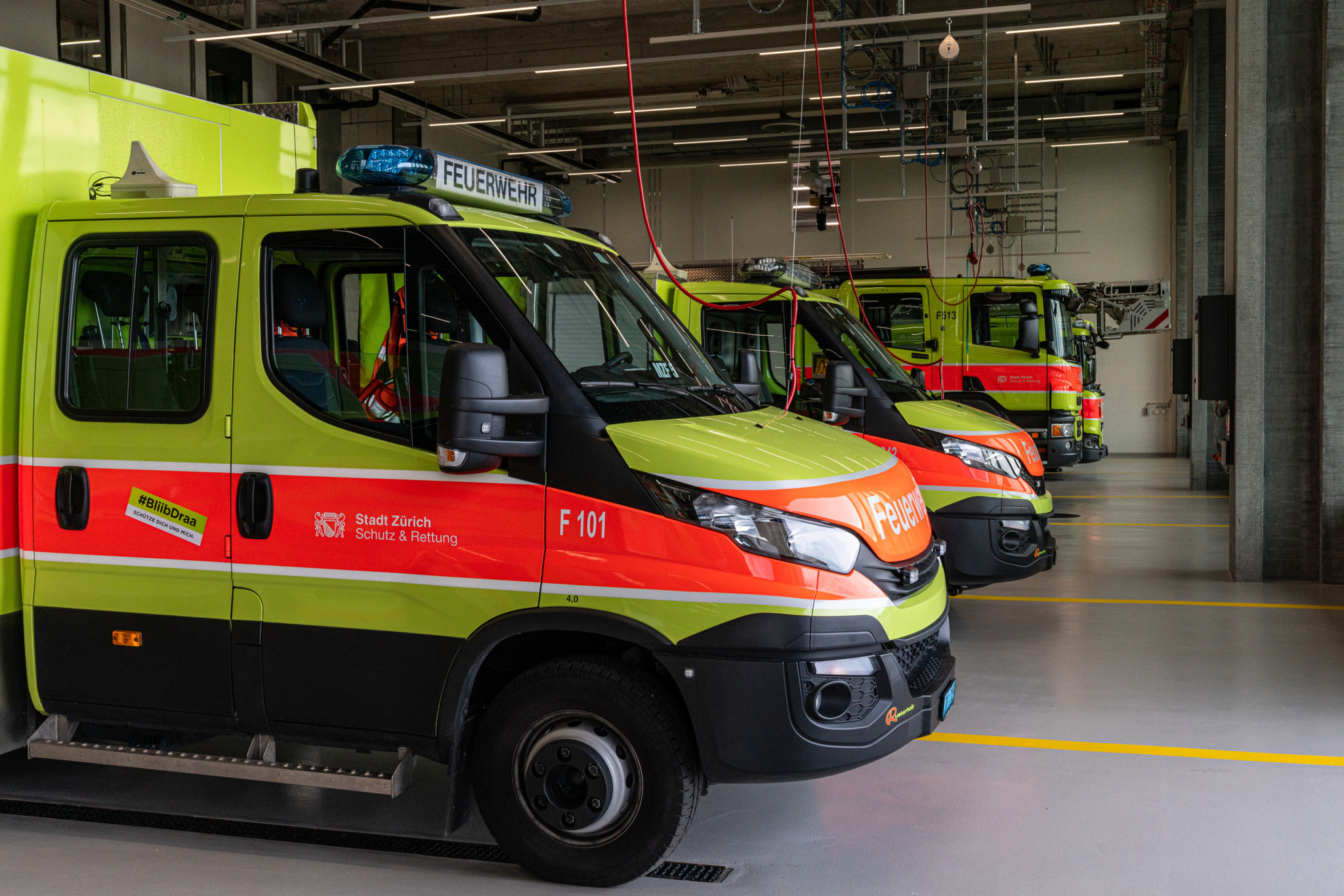 Feuerwehreinsatz in Wiedikon: Dachstockbrand auf Baustelle im Zürcher Kreis 3