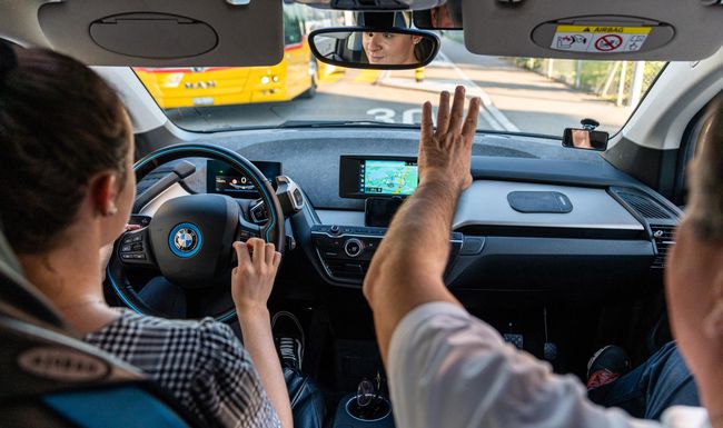 Wie viele Fahrstunden hattest? Schreib uns!