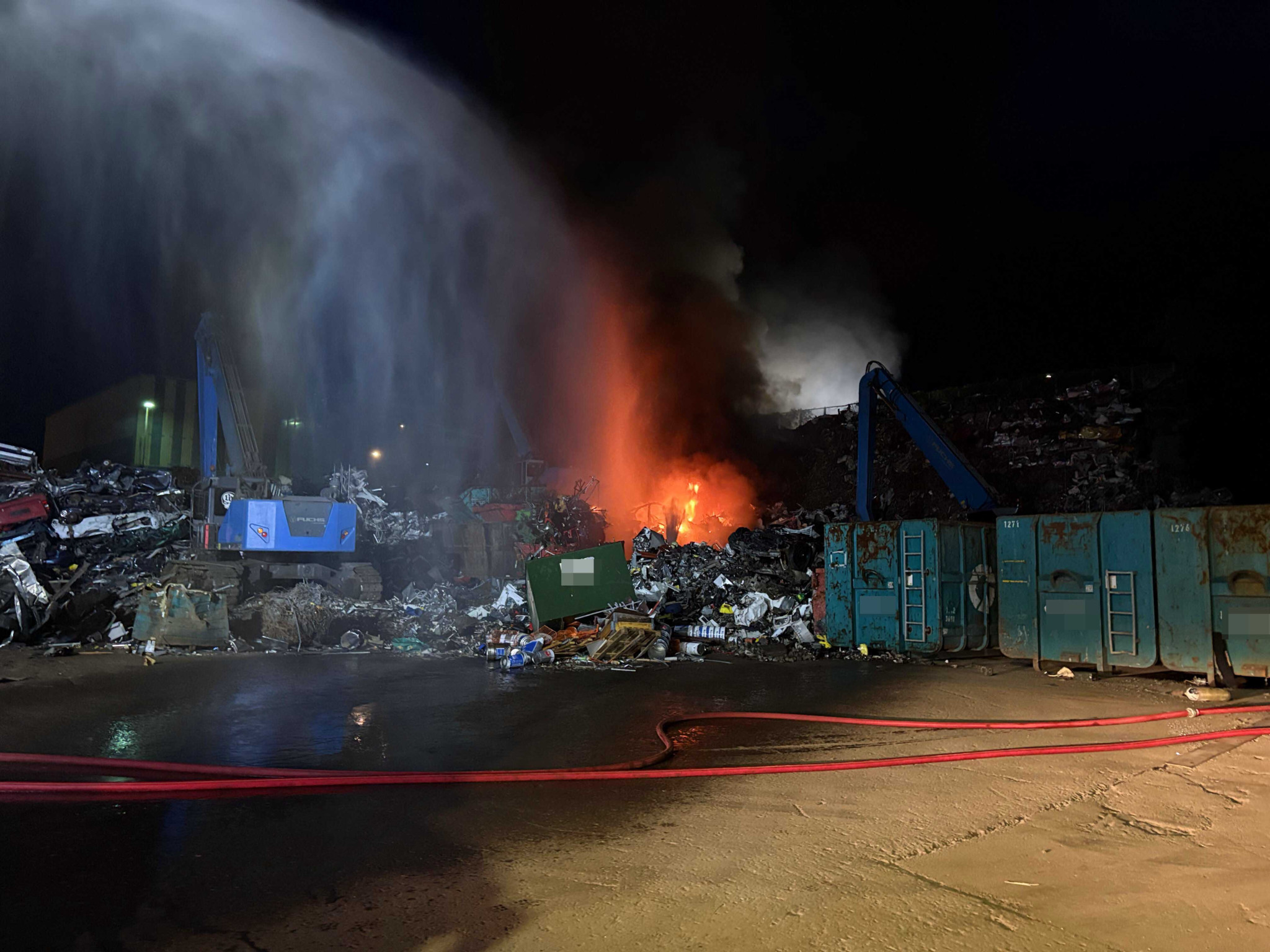 Feuerwehreinsatz in Kaiseraugst: Meterhohe Flammen