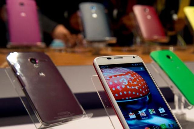 Motorola vient de baisser le prix aux Etats-Unis de son actuel modèle vedette, le smartphone personnalisable Moto X dévoilé l'été dernier, de 550 à 399 dollars.