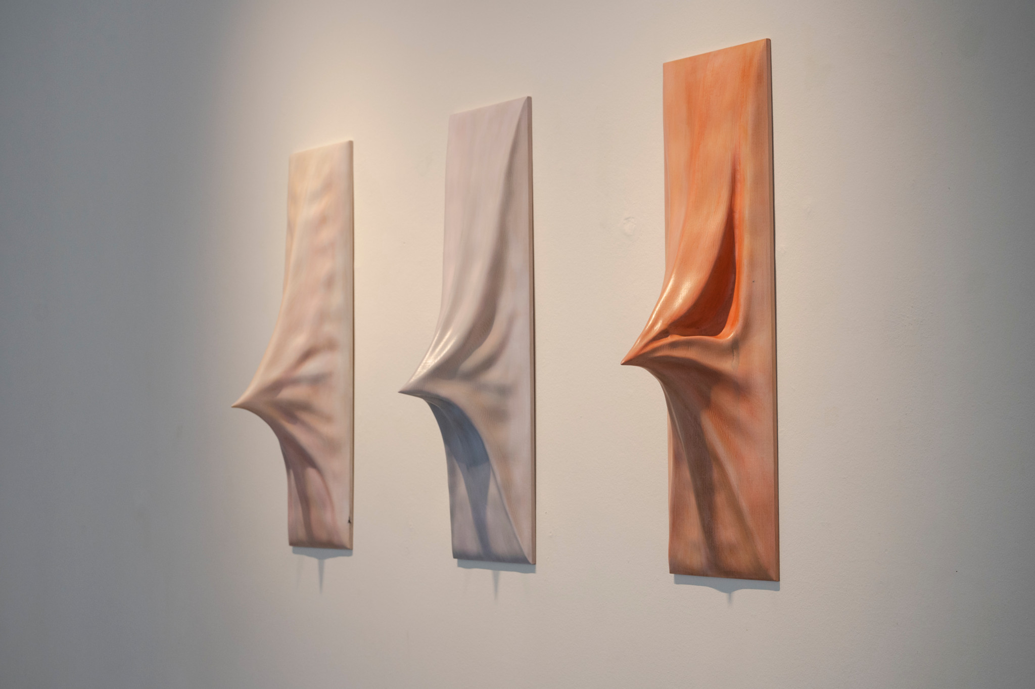 Lausanne, le jeudi 29 août 2024. Montage expo Des seins à dessein à l'espace Arlaud, en présence de plusieurs artistes qui ont été choisis pour figurer dans cette expo d'art contemporain et dont les ventes servent à soutenir la Fondation Francine Delacrétaz qui aide des femmes victimes d'un cancer du sein. (Marie-Lou Dumauthioz/24heures)