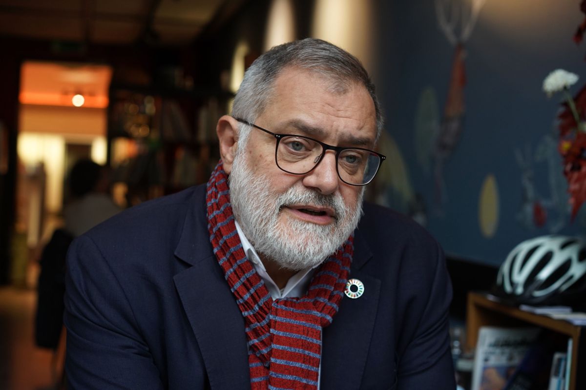 GENÈVE, LE 01/11/2022 - Lisa Mazzone et Carlo Sommaruga expliquent pourquoi ils se représentent ensemble pour les élections du Conseil des Etats. Photo LUCIEN FORTUNATI