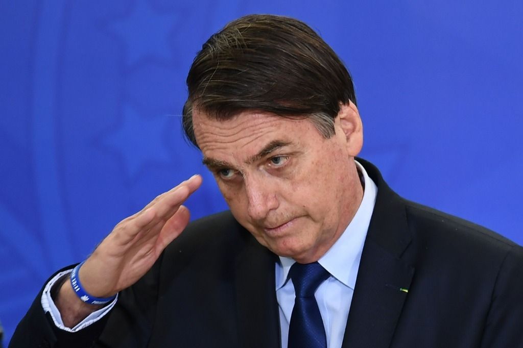 Bolsonaro révoque deux décrets sur le port d'armes