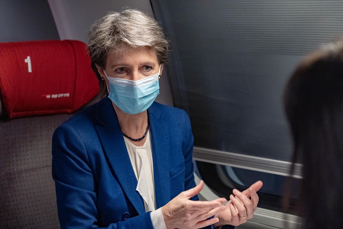 «Selbstverständlich lese ich auch 20 Minuten», sagt Bundesrätin Simonetta Sommaruga. Hier beim Interview im Zug von Bern nach Luzern.