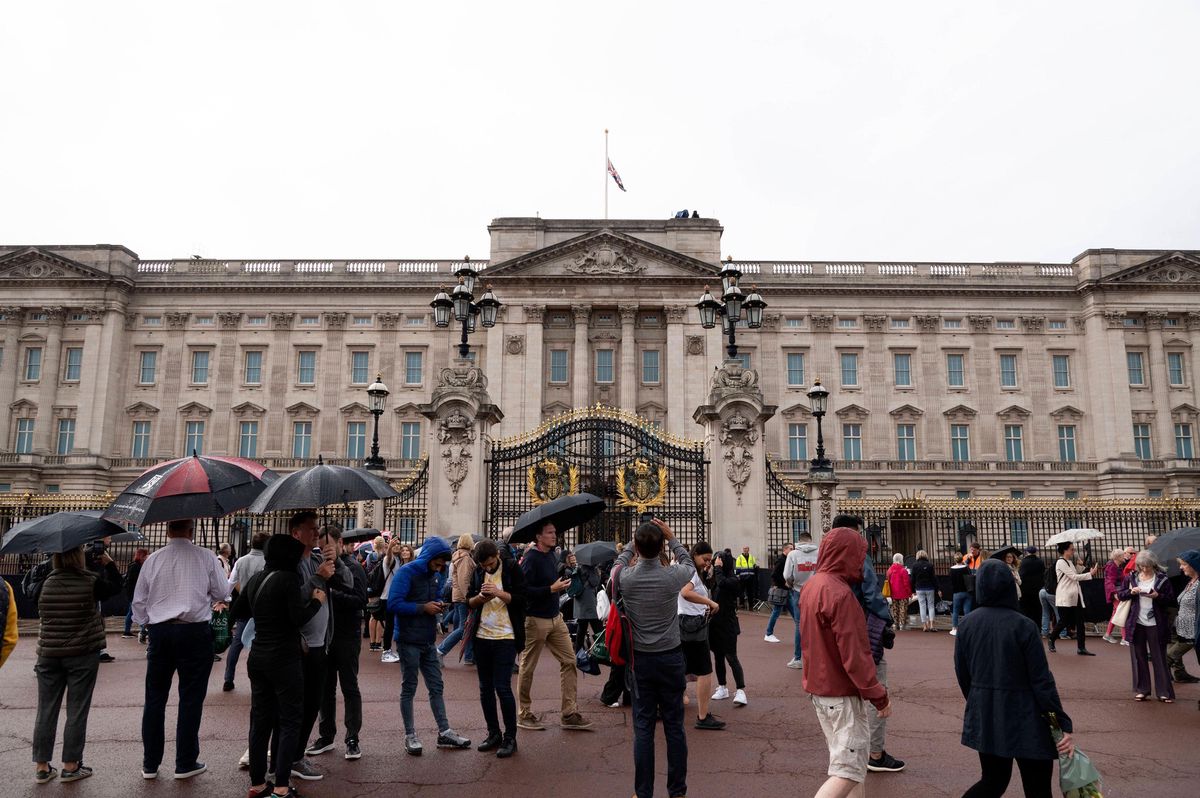 Clarence House Will King Charles fire 100 employees? Archyde