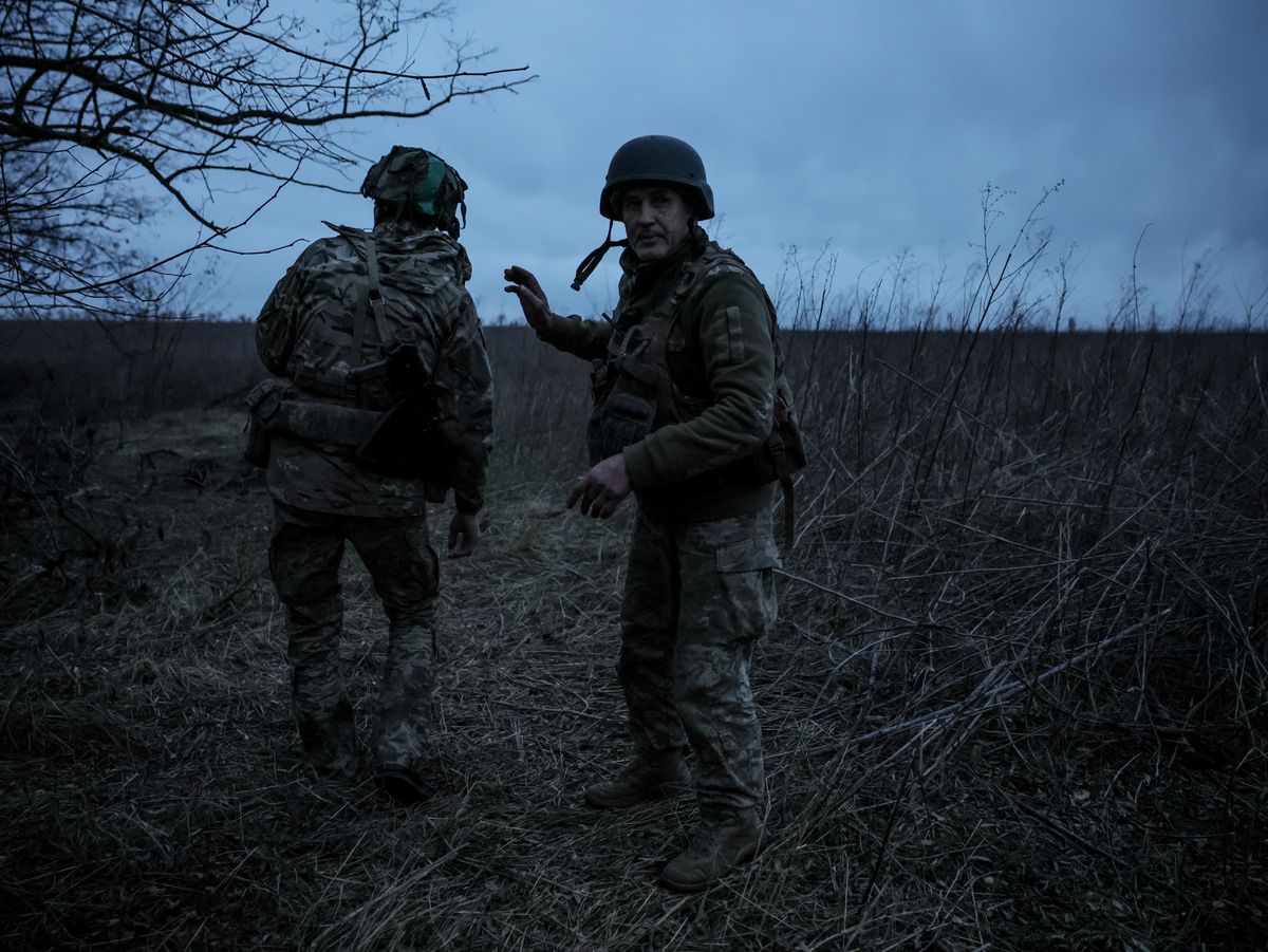 epa10965332 Servicemen of the 68th Separate Jager Infantry Brigade "Oleksa Dovbush" on their frontline position in the Kharkiv region, Ukraine, 08 November 2023. Russian troops entered Ukrainian territory in February 2022, starting a conflict that has provoked destruction and a humanitarian crisis.  EPA/Oleg Petrasyuk