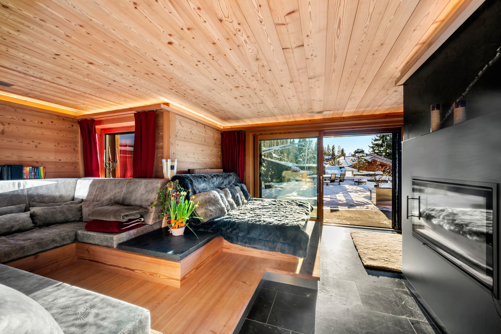 Zweisimmen Luxuschalets Werden Online Versteigert