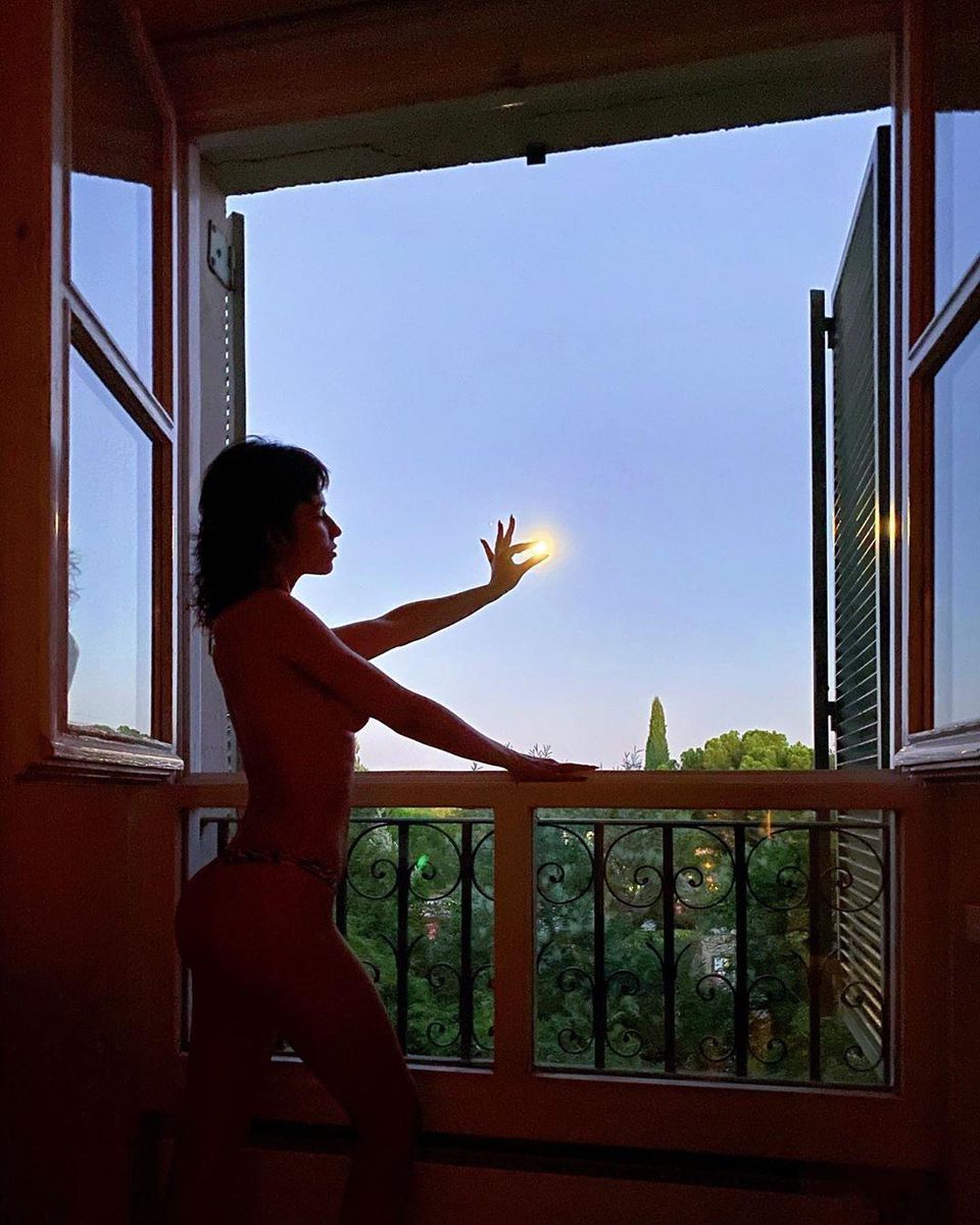 Tokyo Casa De Papel Nue Banco: Topless, Úrsula Corberó («La casa de papel») tape dans le mille - Le  Matin