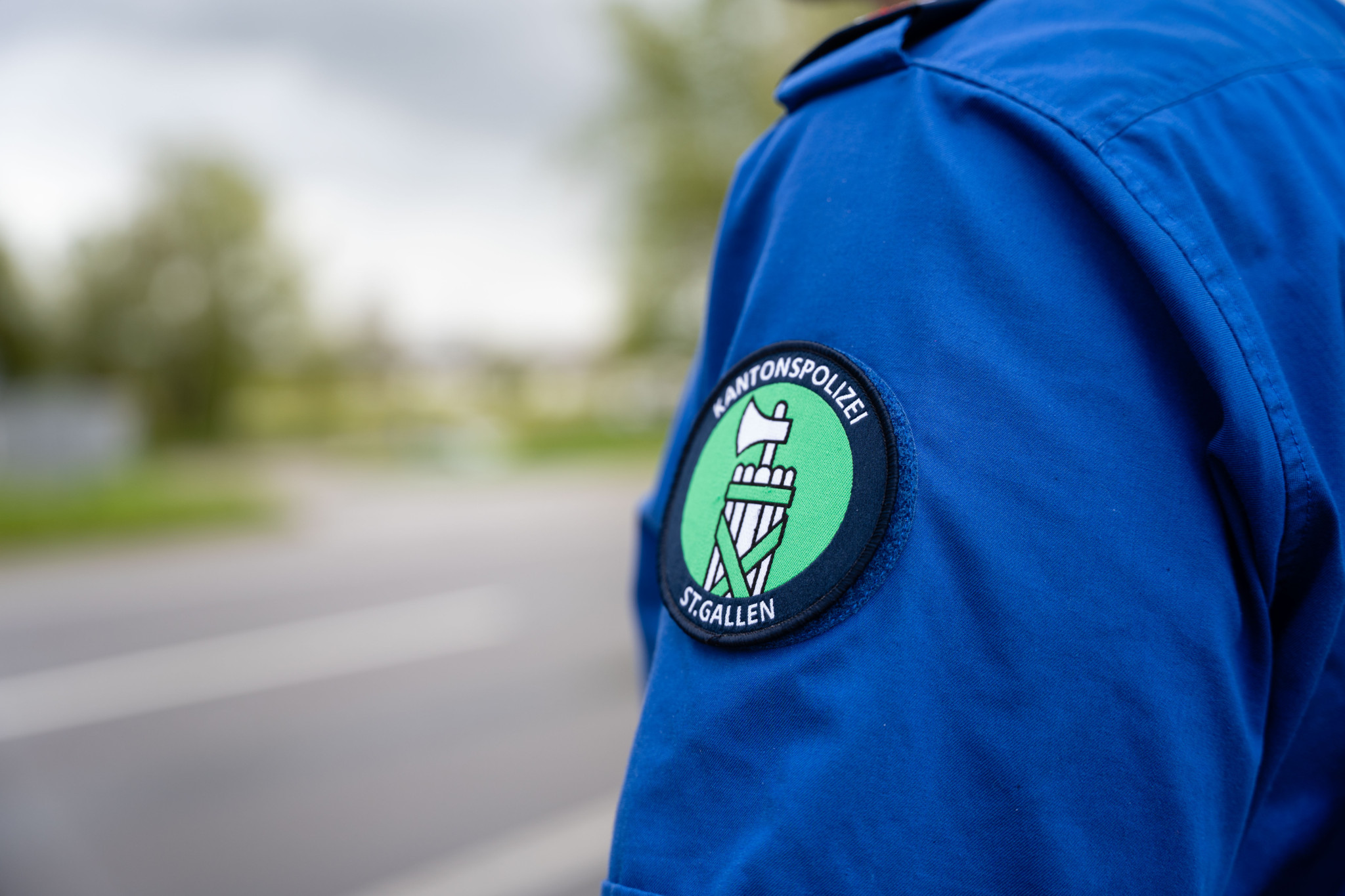 Gewaltdelikt in St. Gallen: Mann verletzt vier Menschen in Au teils schwer – Polizei nimmt Verdächtigen fest