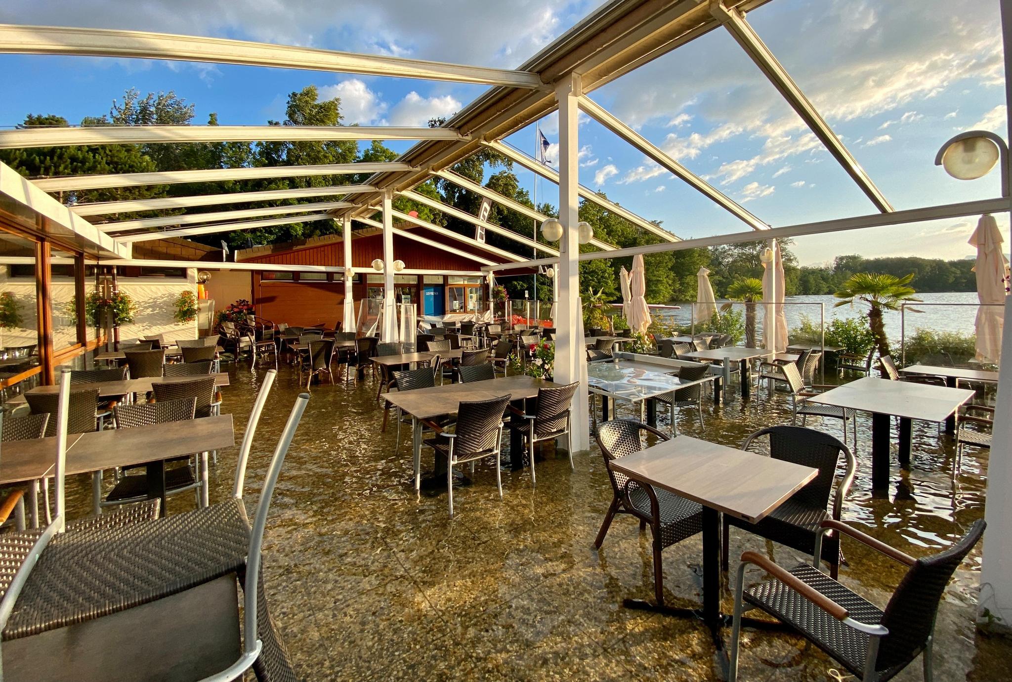 Inondations Le niveau du lac de Neuchatel continue de monter Le Matin