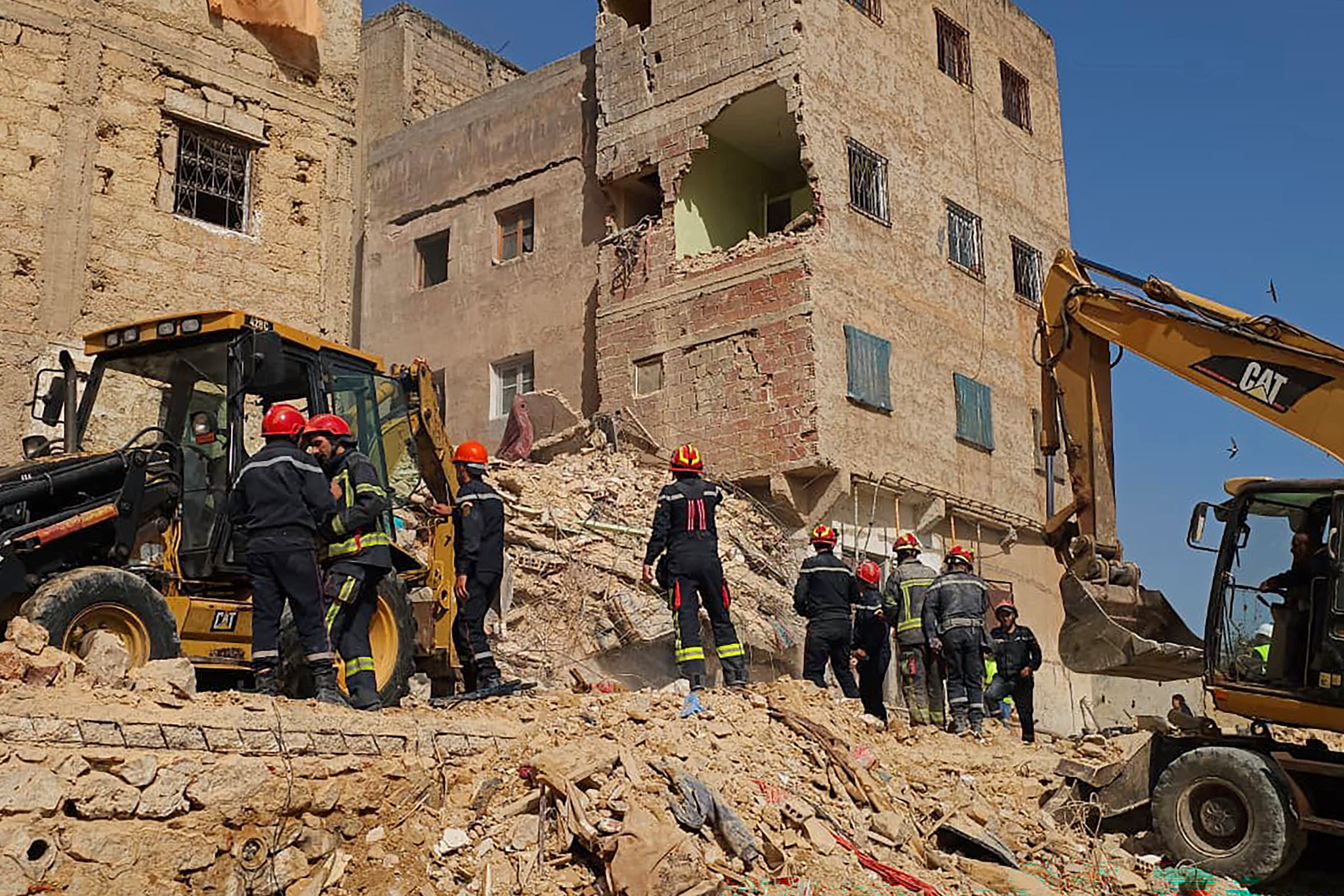 Drame à Fès: Un immeuble s’effondre au Maroc et fait au moins neuf morts