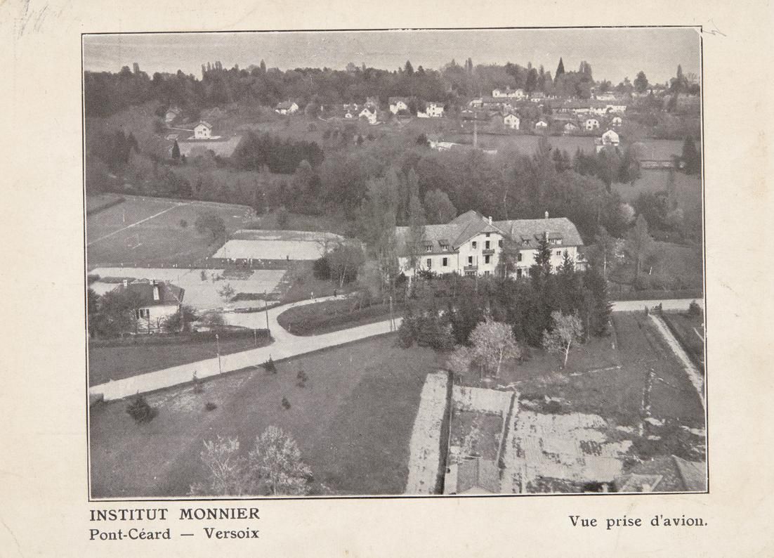 Vu d’avion sur cette carte postale, l’Institut Monnier, à Pont-Céard, a abrité des jeunes juifs de 1943 à 1945. L’édifice est aujourd’hui intégré au campus du Collège du Léman.