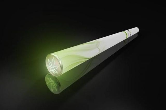 Le e-joint a la forme d'un vrai pétard et une feuille de cannabis s'allume quand on aspire une bouffée.