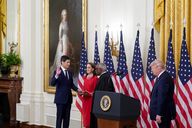 US-Notenbank: Trump vereidigt Fed-Chef Warsh