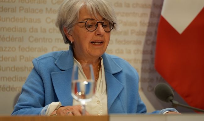 Elisabeth Baume-Schneider präsentiert die Vorlage zur E-ID.