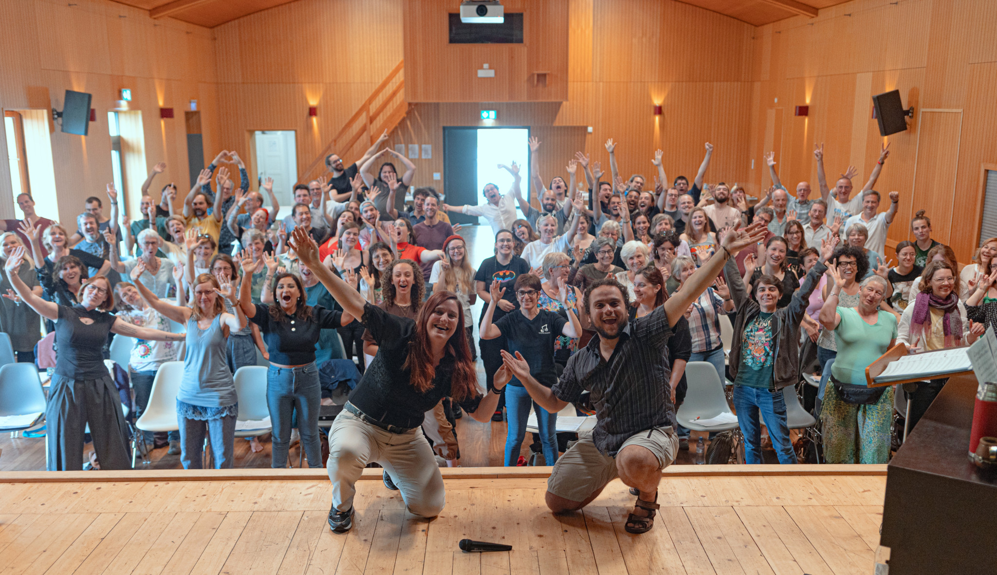 Première rencontre en juin des trois chorales du projet «World of Warcraft». Au premier plan, Julia Handschin, directrice médiatique, et Alexandre Pican, chef de projet et directeur artistique.