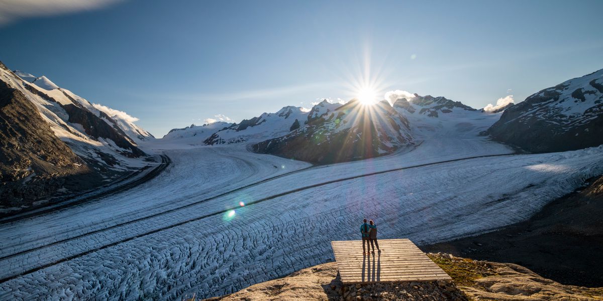 Trekking-auf-dem-Aletschgletscher-Kaum-vom-Eis-weg-holt-uns-die-Hitze-ein