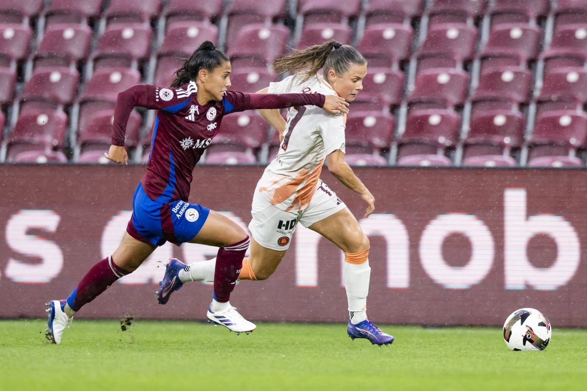 Servette's midfielder Daina Bourma, left, fights for the ball with Roma's forward Emilie Haavi, right, during the Women's Champions League Round 2, second leg soccer match between Switzerland's Servette FC Chenois feminin and Italy's AS Roma at the stade de Geneve stadium, in Geneva, Switzerland, Thursday, September 26, 2024. (KEYSTONE/Martial Trezzini)