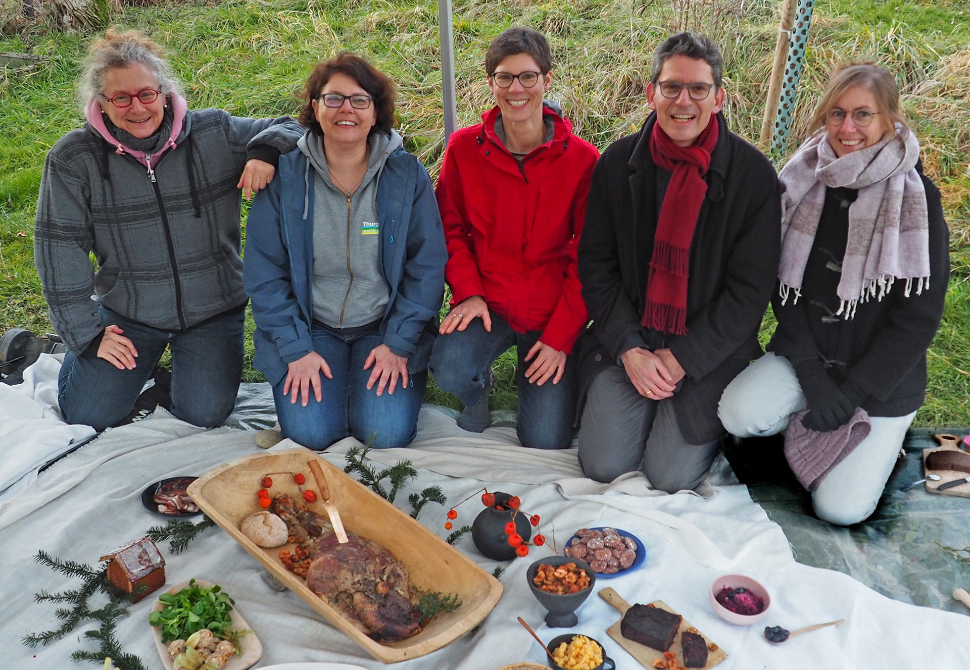 Pfahlbauküche aus Stammheim: Was Steinzeitmenschen beim Picknick am See ...