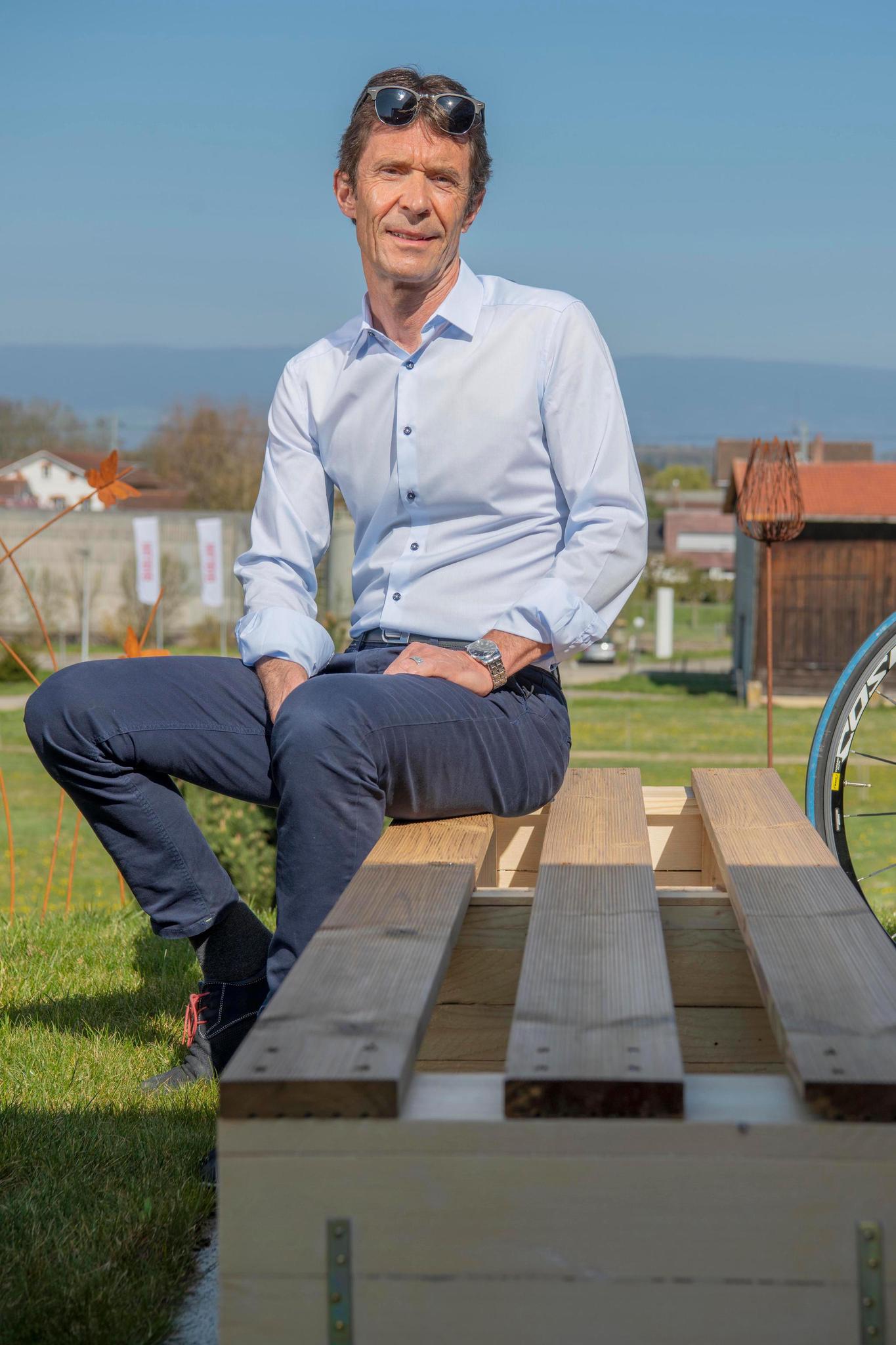 Ancien enseignant, Eric Küng est devenu politicien et y voit un lien: «Dans l’enseignement, on partage des idées. En politique, si on a un bon programme, on le partage.»