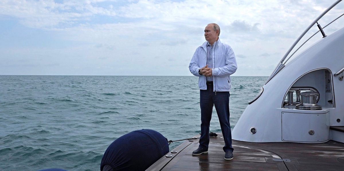 Les Russes et leurs yachts (ici le président Vladimir Poutine en 2021): pour l’Occident, ces biens luxueux sont un point d’attaque.