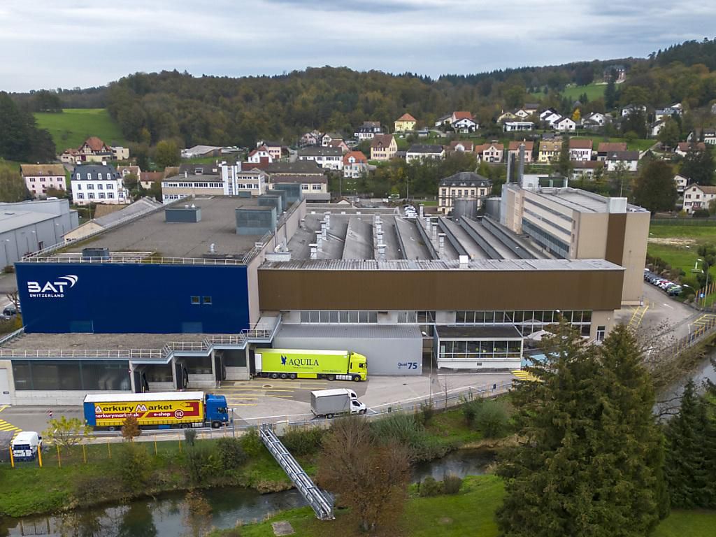 C’est à la quasi-unanimité que le personnel de l’usine BAT de Boncourt (JU) a mandaté les syndicats Unia et Syna pour les représenter lors de la procédure de consultation.