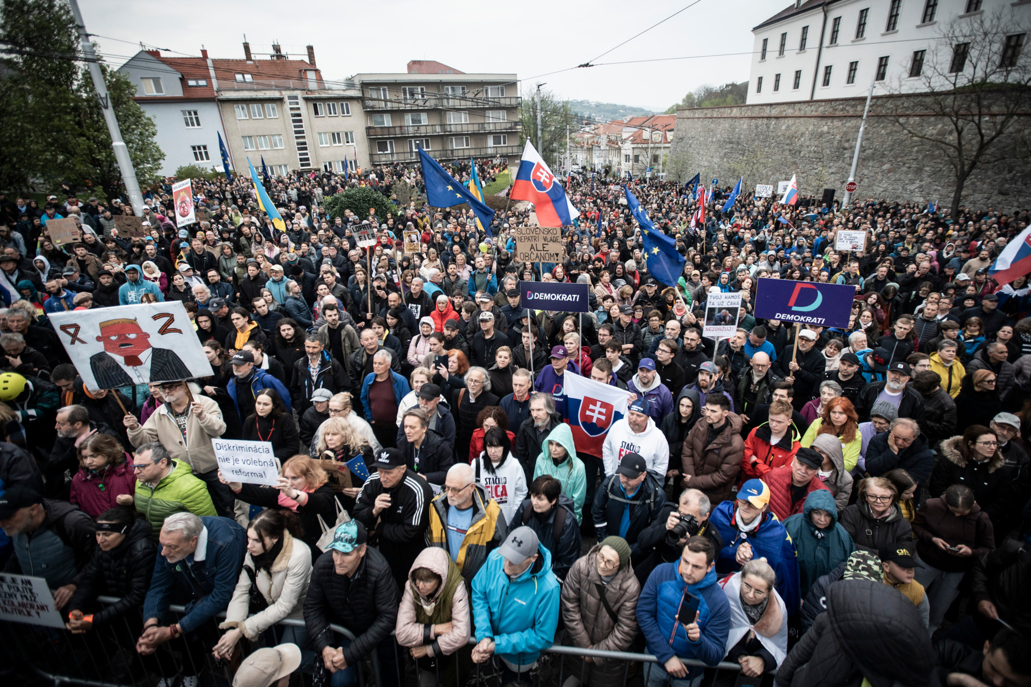Geplante Wahlrechtsänderung: Tausende Slowaken protestieren für Recht auf Briefwahl