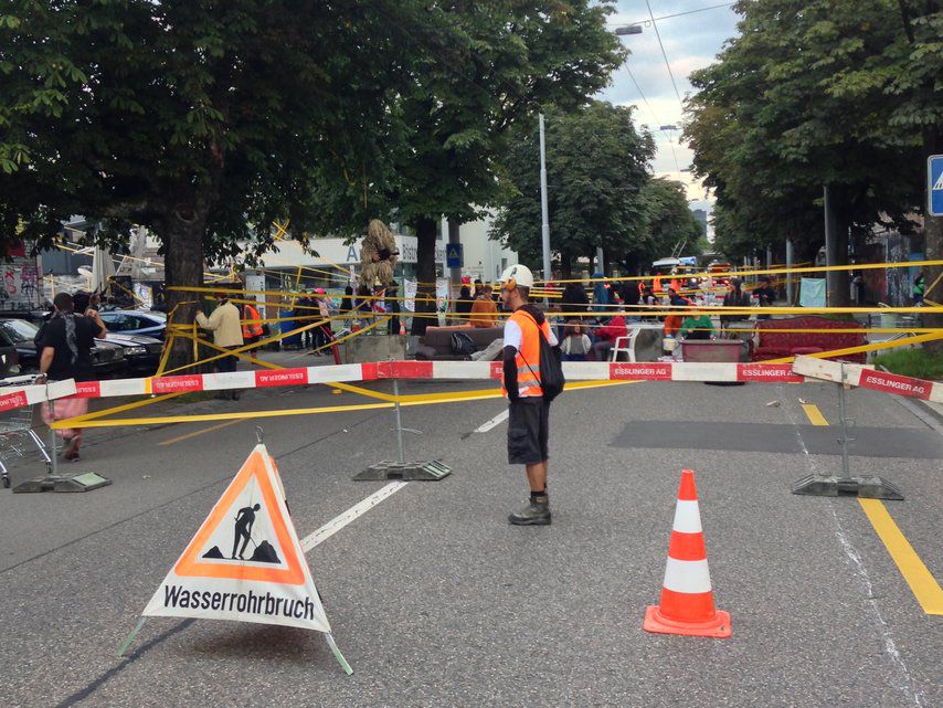 Klare Aussage: «Nach der Räumung sitzen wir auch auf der Strasse, darum setzen wir uns auf die Strasse. Wir lassen uns nicht verdrängen und leisten Widerstand.» (5. August)