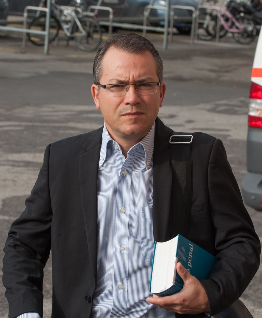 Tout en saluant la diligence du médecin sur le banc des accusés, le procureur Christian Buffat estime qu’une faute de sa part est à l’origine de toute la séquence ayant abouti au décès d’une femme.