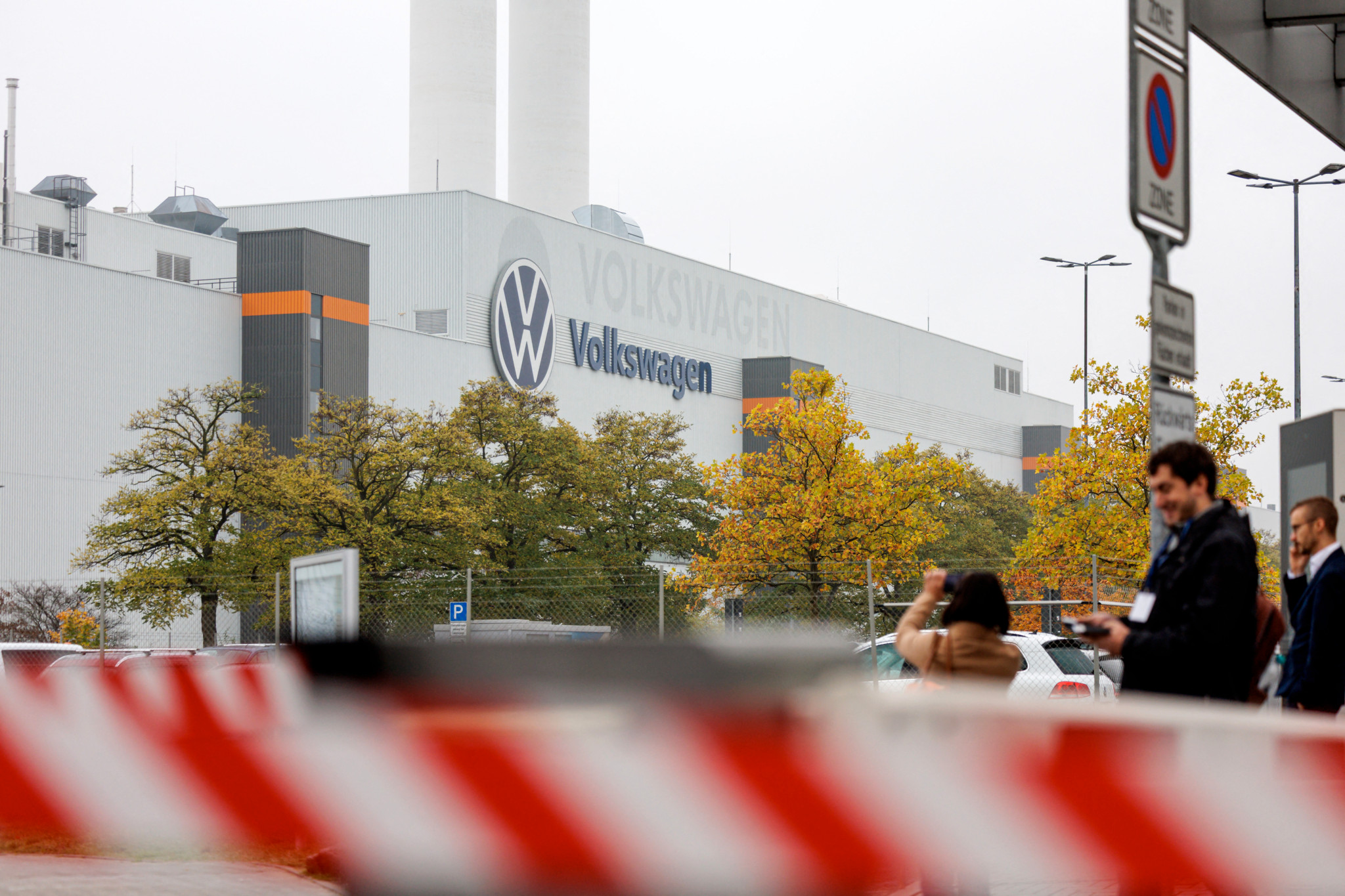 Volkswagen reports €5.82 billion net loss in third quarter