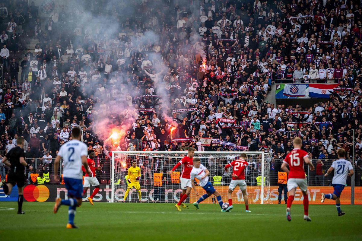 La zone des supporters croates lors de la finale de l’UEFA Youth League entre l’AZ Alkmaar et Hajduk Split, le 24 avril 2023 au Stade de Genève.