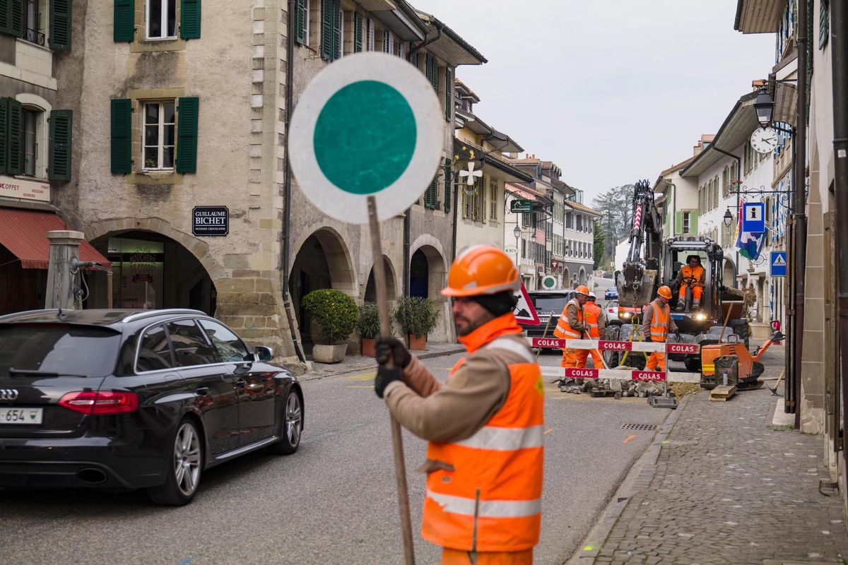 Les travaux entrepris dans l’ancien bourg de Coppet obligeront les voitures à circuler sur une seule voie pendant plusieurs mois.