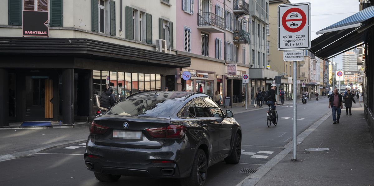 New traffic regulations in Zurich: Over 17,000 buses on Langstrasse in one ...