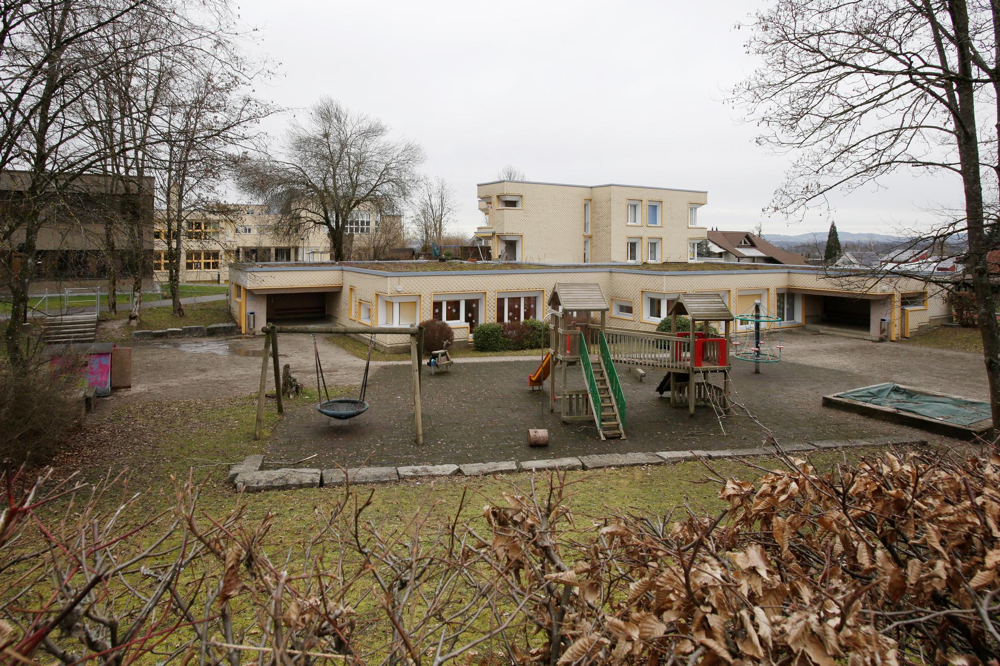 Einer der drei Kindergärten auf der Schulanlage Breiti wird voraussichtlich geschlossen.