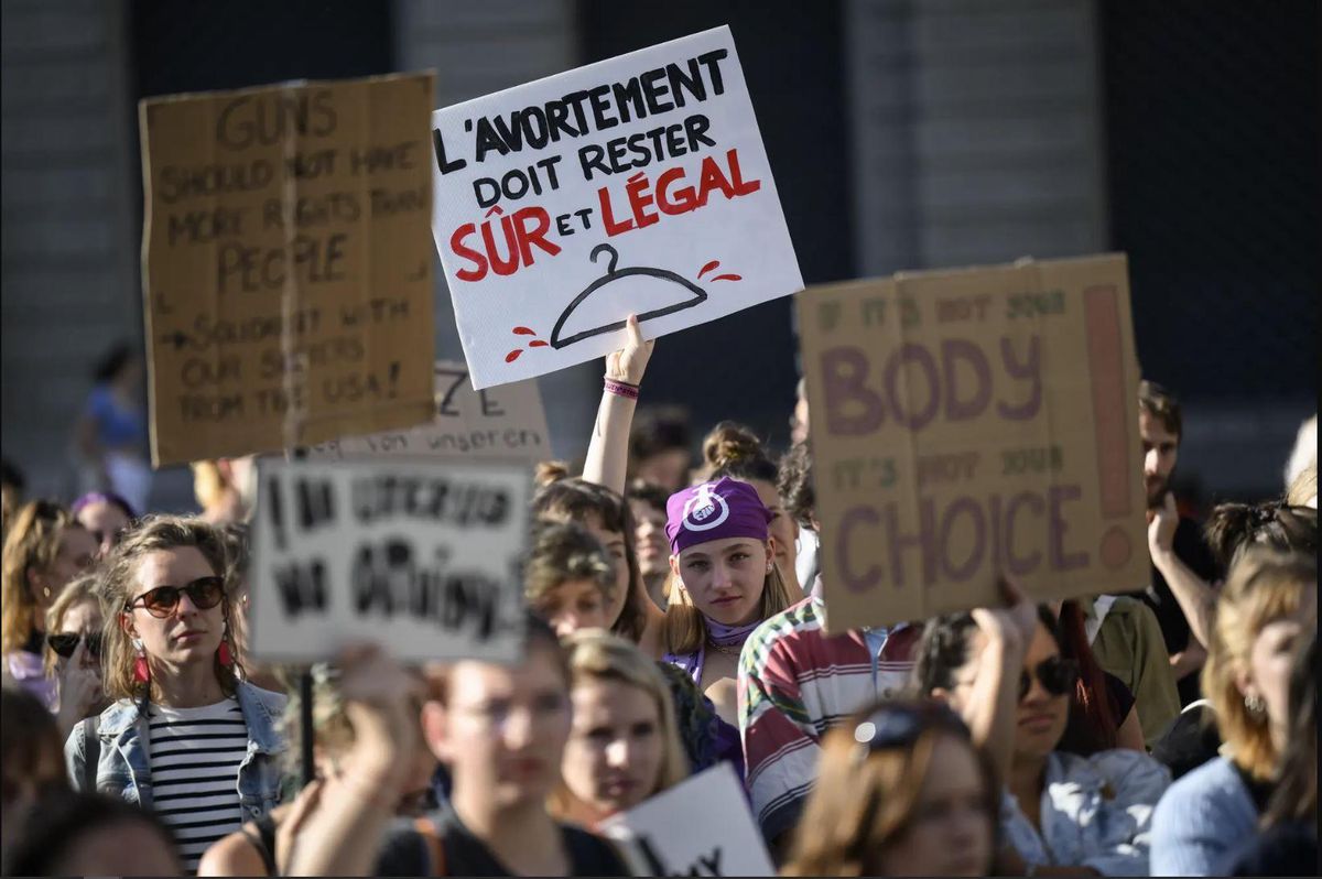 En Suisse, la majorité de la population semble s’accorder avec le régime des délais.