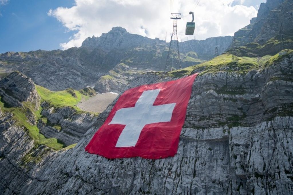 Le drapeau suisse du Säntis va-t-il résister?
