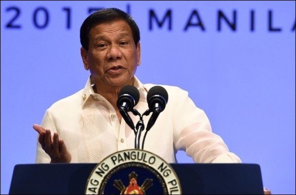 Rodrigo Duterte, président des Philippines, mène un combat controversé contre la drogue. Rodrigo Duterte, président des Philippines, mène un combat controversé contre la drogue.