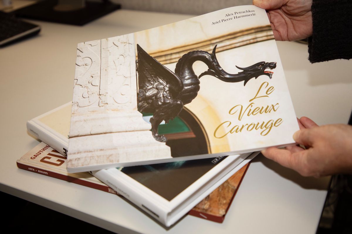 Genève le 08.01.2024, Tribune de Genève, un ouvrage sur le Vieux Carouge © Georges Cabrera