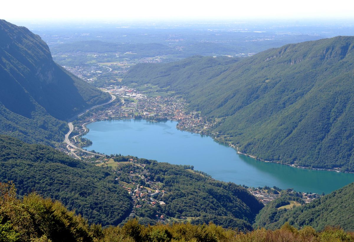 Uebersicht von Sighignola(Lanzo D`intelvi) aus gesehen,aufgenommen am Montag 27.Agust 2012,Bild:Richtung Capolago,Mendrisiotto.(KEYSTONE/Karl Mathis)