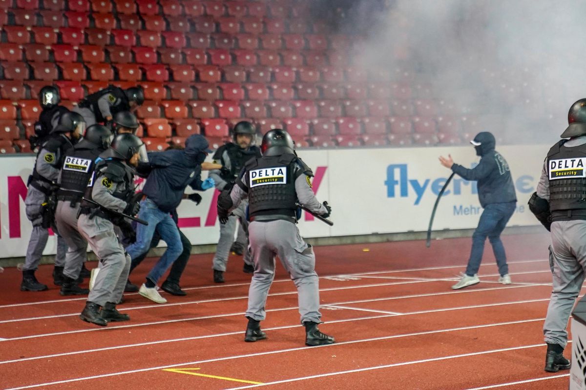 Le derby entre Grasshoper et Zurich a été émaillé de scènes de violences.